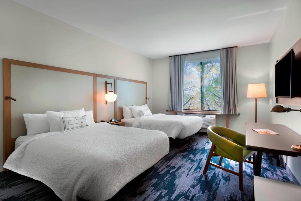 Queen Room with Two Queen Beds and Bathtub - Mobility Access interior