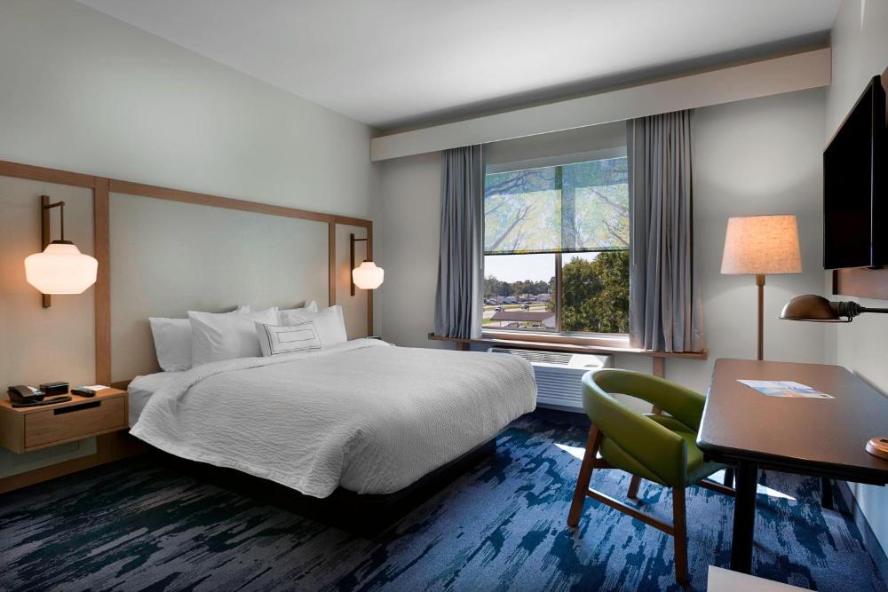 King Room with Bathtub - Mobility Access interior
